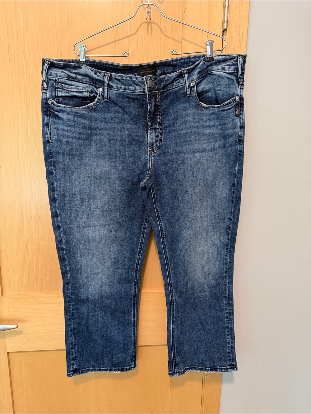 Silver Jeans Co. Dark Blue Denim Elyse Capri Jeans